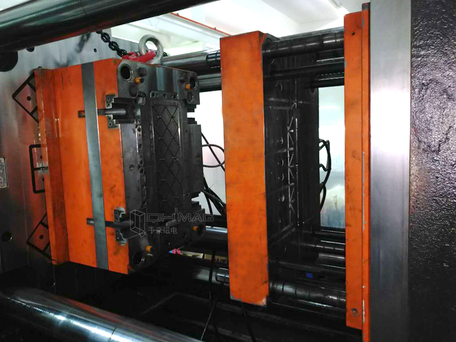 海天380T注塑機(jī)磁力模板快速換模系統(tǒng)